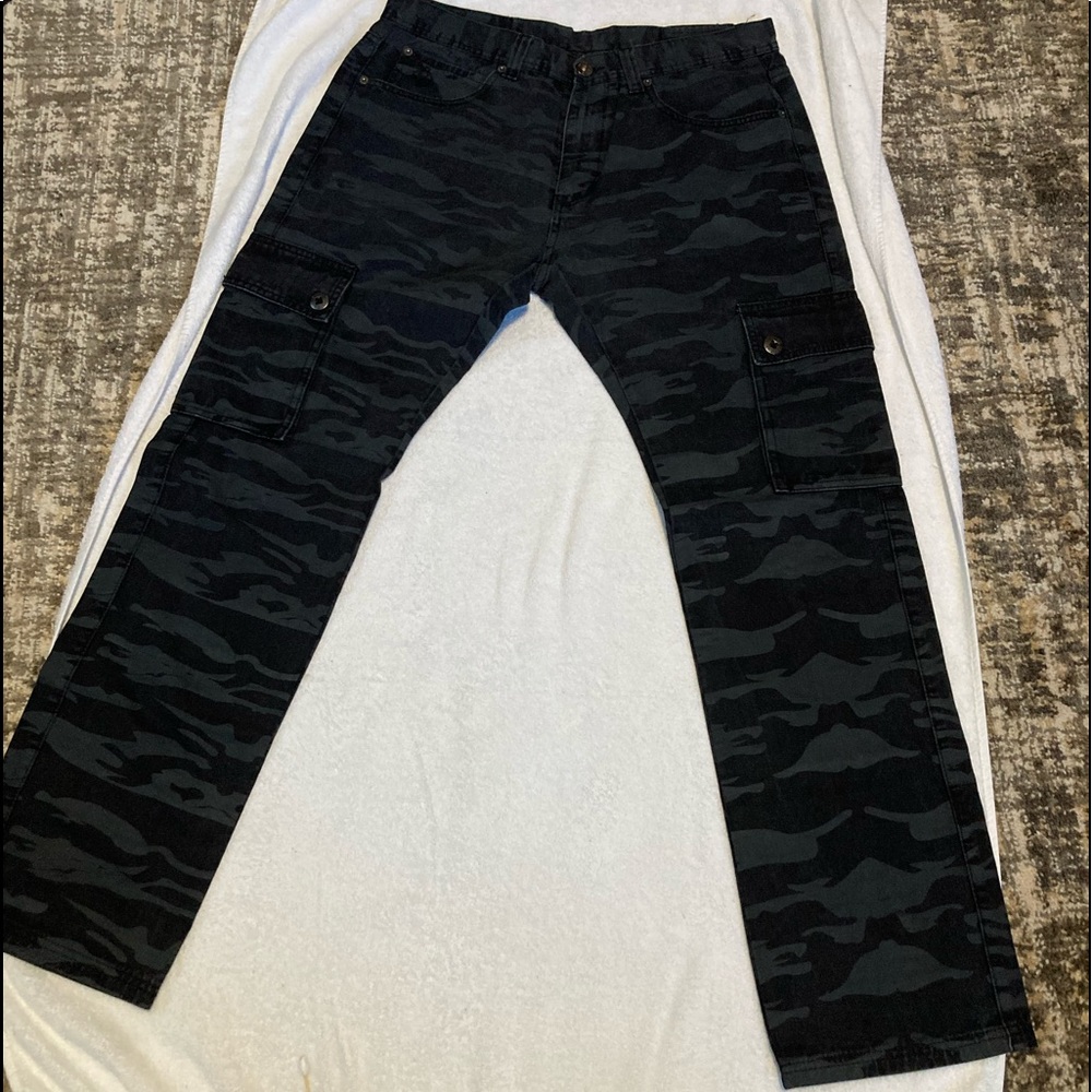 Eight 732 Camo Cargo Pants Rapper Young Jeezy’s Clothing Line